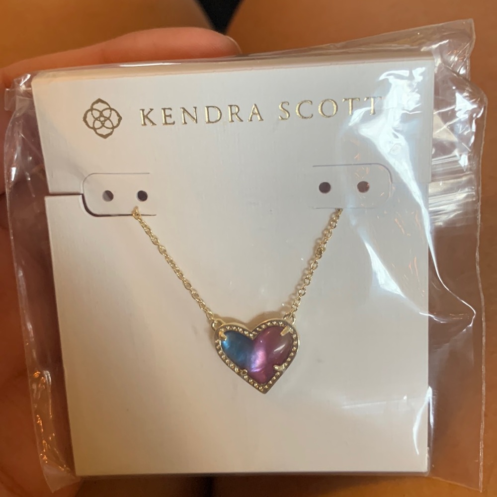 kendra Scott necklace